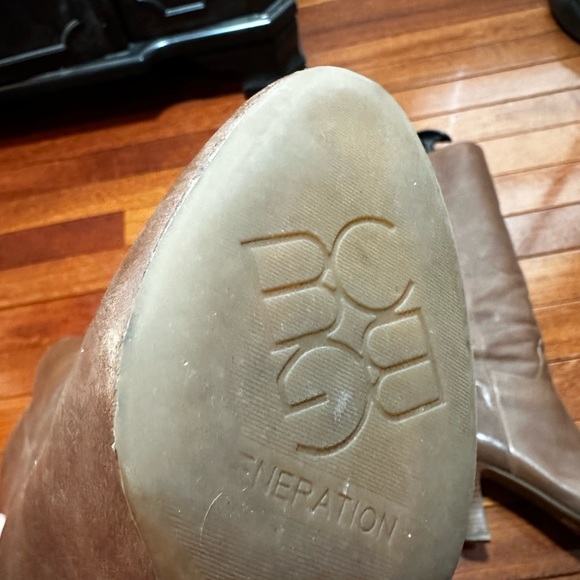 BCBG knee-high boots. Size 8M Taupe, leather (so soft)! Style: BG-ILIA. - Picture 10 of 16